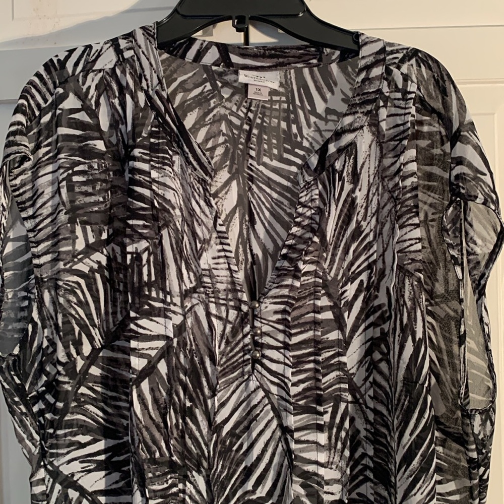 Worthington Black & White V-neck Sheer Sleeveless Relaxed Fit Blouse EUC